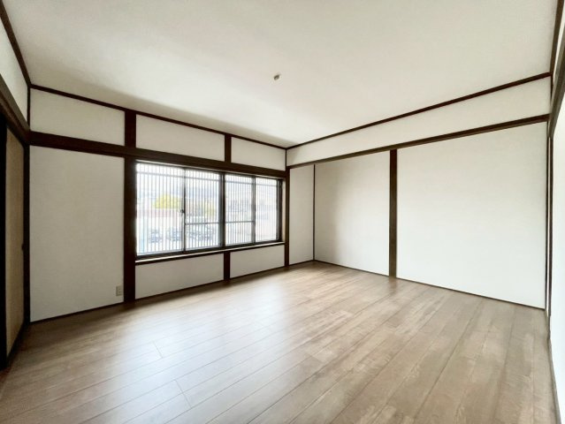 長野市徳間　店舗併用住宅の洋室