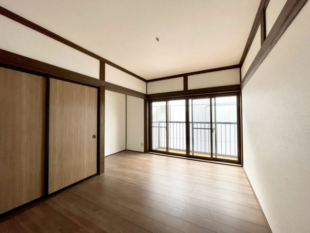 長野市徳間　店舗併用住宅の洋室