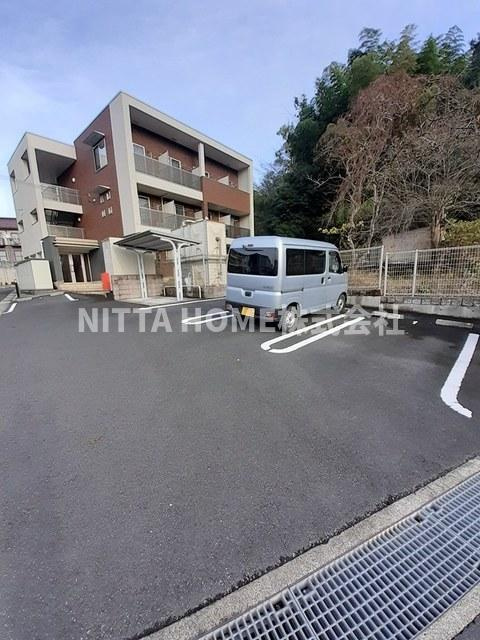 クレアール野瀬Ｂの駐車場|敷地内に駐車場も完備★