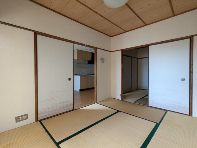 メゾンドール和歌山の和室