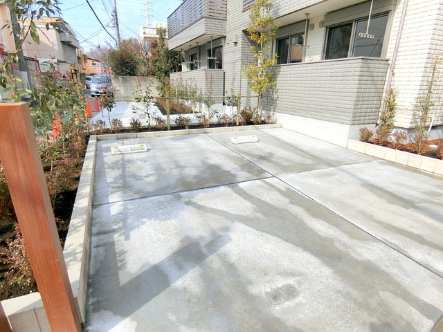 Ｈａｌｅｍａｌｉｅの駐車場|★敷地内に駐車場も空きがあります★