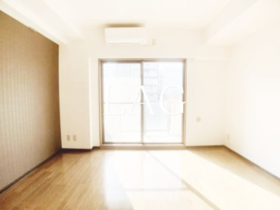 【居間・リビング】 | リュミエール三田 | 洋室のお部屋です。