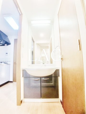 【洗面所】 | リュミエール三田 | 洗面台です。