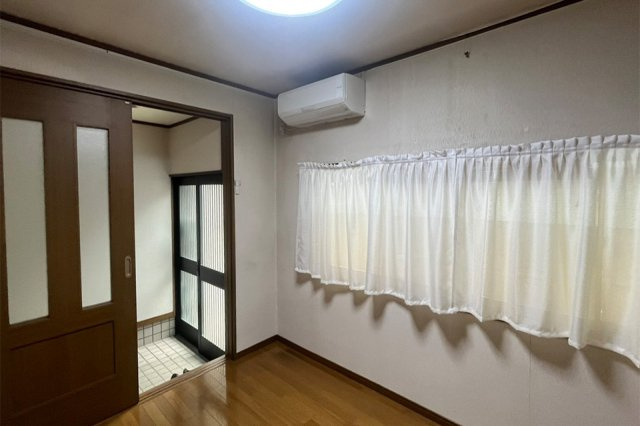 西ノ京左馬寮町の洋室