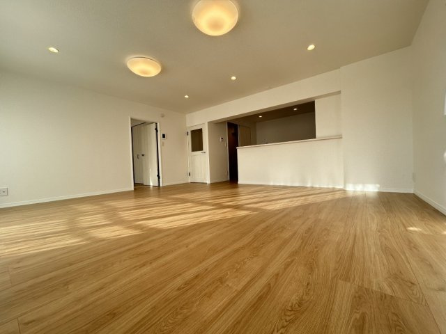 サンハイツ鍋屋上野1号棟の居間・リビング|使いやすいリビングです