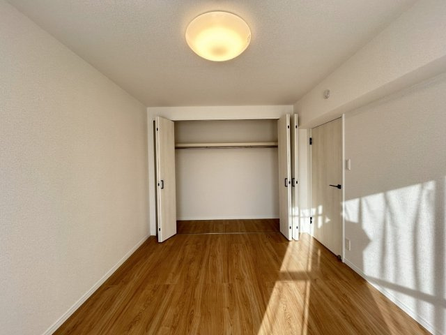 サンハイツ鍋屋上野1号棟の洋室|落ち着いた色調の洋室です