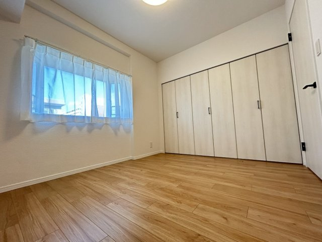 サンハイツ鍋屋上野1号棟の洋室|落ち着いた色調の洋室です