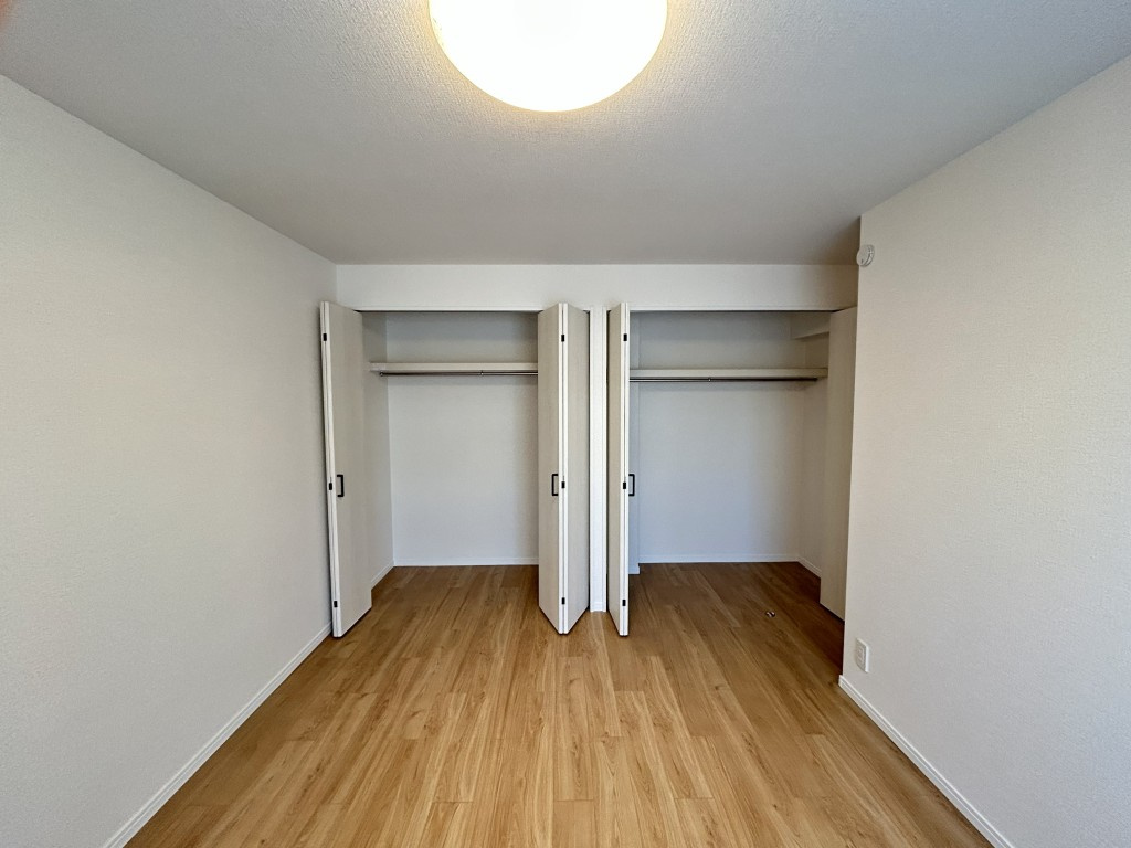 サンハイツ鍋屋上野1号棟の洋室|個人の部屋や寝室として使える洋室です