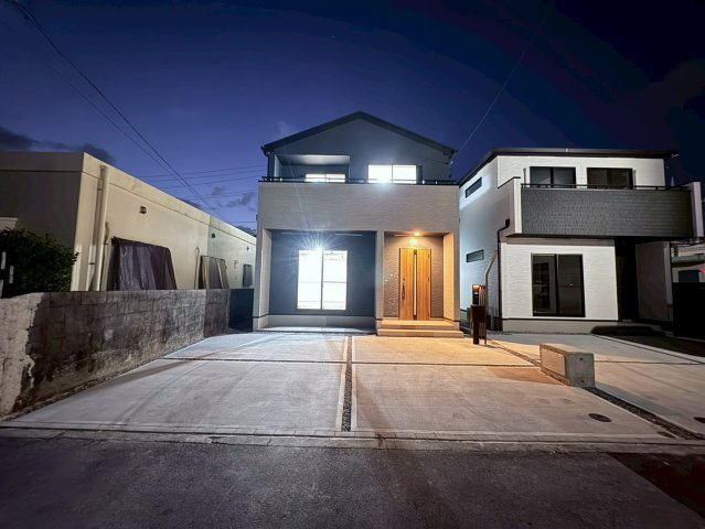 【外観】 | 築浅外人住宅　高利回り　月額２３万円で賃貸中　