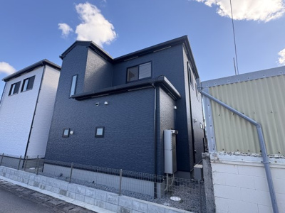 【外観】 | 築浅外人住宅　高利回り　月額２３万円で賃貸中　