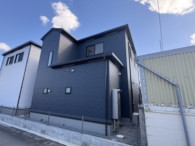 【外観】 | 築浅外人住宅　高利回り　月額２３万円で賃貸中　