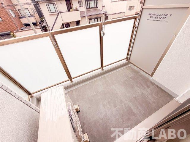 AND TERRACE 文の里のバルコニー
