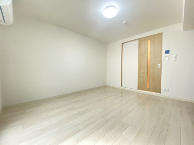 ヴィオレ茨木の洋室