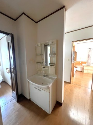 美咲町打穴中　３LDK＋S　戸建借家の独立洗面台