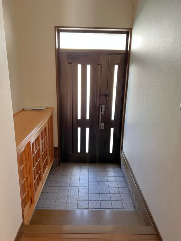 美咲町打穴中　３LDK＋S　戸建借家の玄関