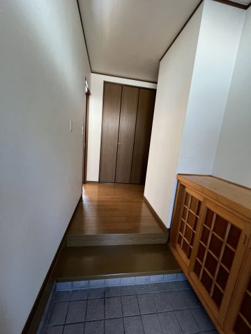 美咲町打穴中　３LDK＋S　戸建借家の玄関