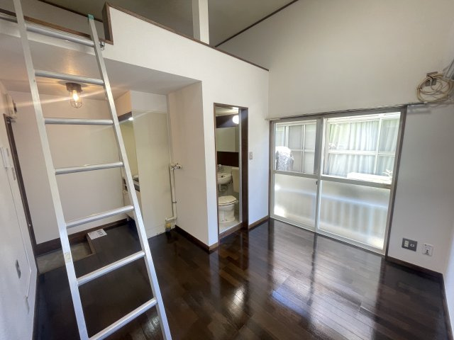 海風ハイツの寝室|フローリングの色がオシャレです！傷が目立ちにくいです♪