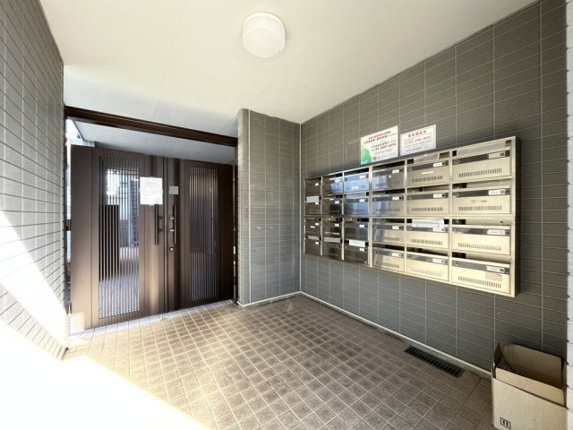 ルミナス東浦和のエントランス|建物の内部です