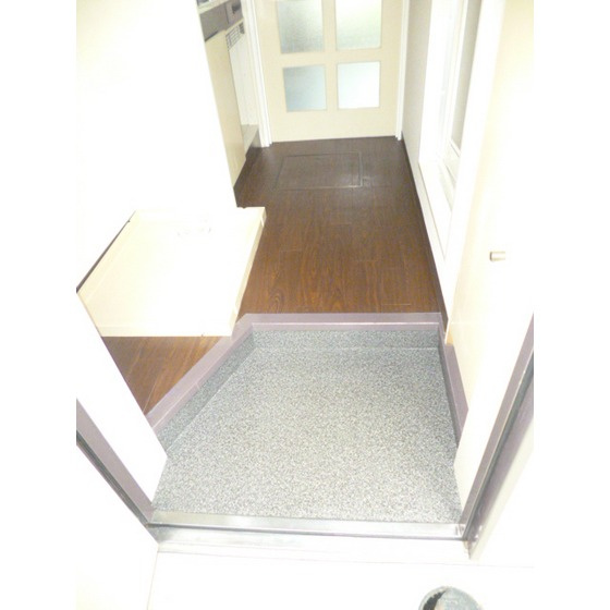 サニーハイムの玄関|床ＣＦ