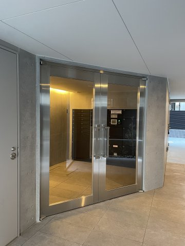 SYFORME KOMAGOMEⅡのエントランス|落ち着いたエントランスです