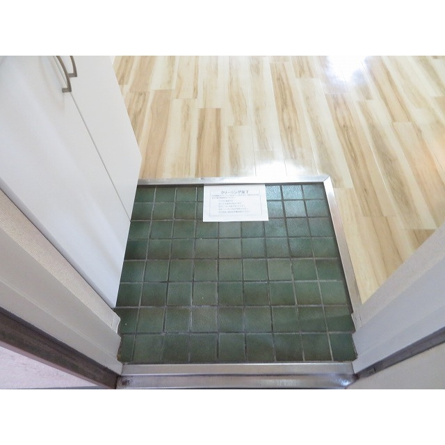 三桃マンションの玄関|同間取り別部屋の写真です