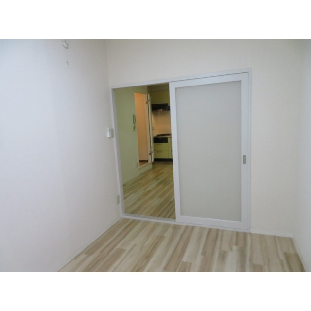 三桃マンションの居間・リビング|同間取り別部屋の写真です