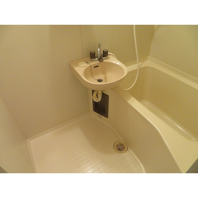 三桃マンションの浴室|同間取り別部屋の写真です