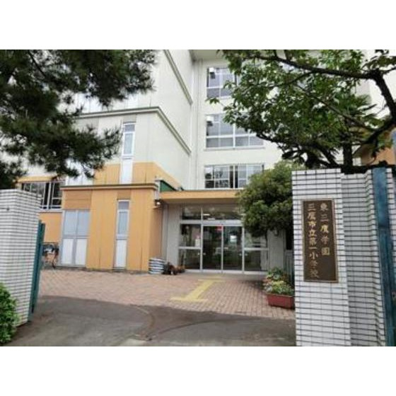 クローバーハイツの周辺|小学校「三鷹市立第一小学校まで353ｍ」