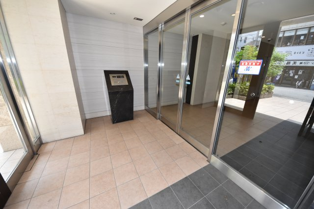 大阪市西区西本町１丁目の賃貸マンションのエントランス|参考写真