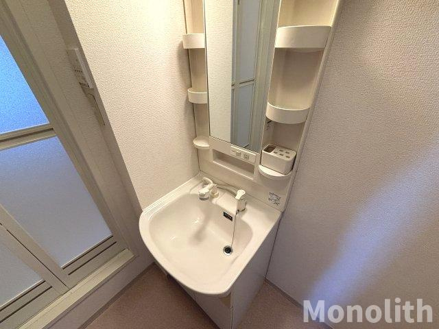 記念石台Bの洗面所