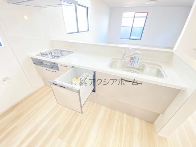 所沢市南住吉・全2棟　新築一戸建　1号棟　～3階建～のキッチン|便利な食洗器付き♪