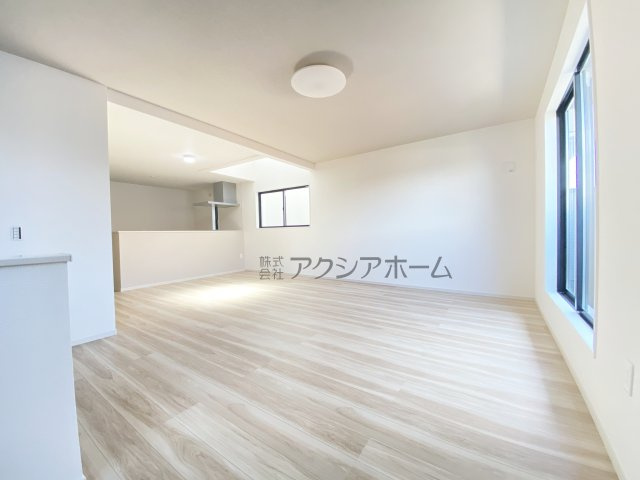 所沢市南住吉・全2棟　新築一戸建　1号棟　～3階建～の居間・リビング