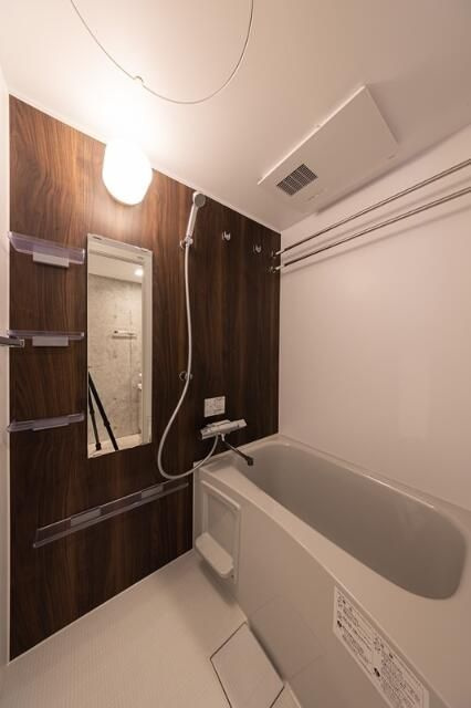 ラヴィエール成増の浴室