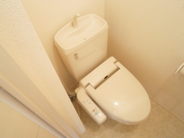 ファルコン久留米高校駅前のトイレ|清潔感のあるトイレです☆