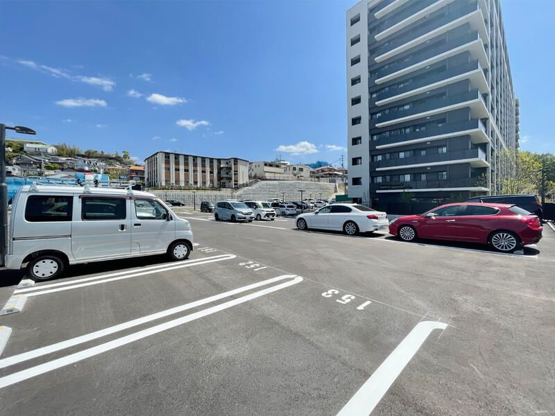 福岡市中央区輝国２丁目の賃貸マンションの駐車場