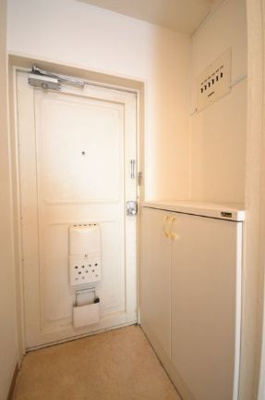 【玄関】 | 湯島ハイタウンB棟 | 収納もある玄関です