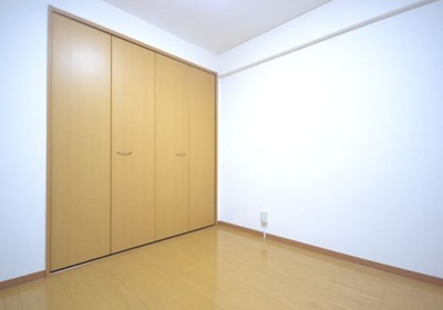 【居間・リビング】 | 湯島ハイタウンB棟 | ゆったりとしたリビングです