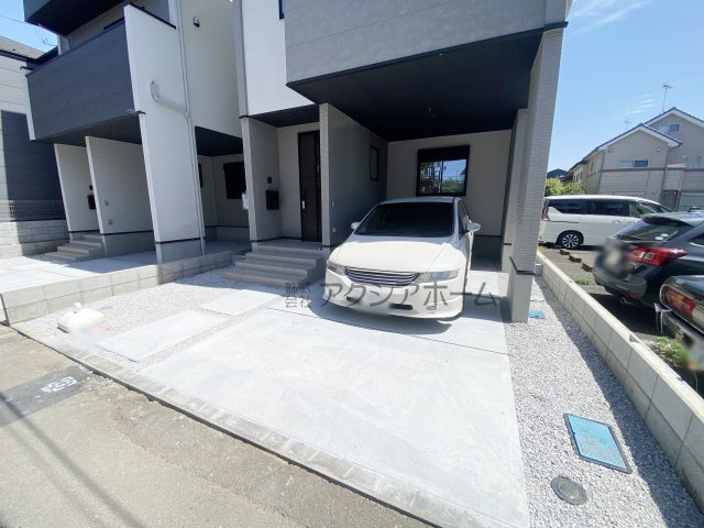 所沢市南住吉・全2棟　新築一戸建　2号棟　～3階建～の駐車場|ビルトイン車庫