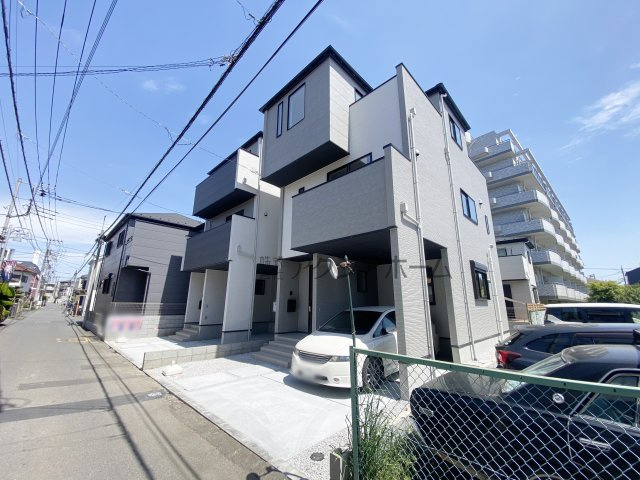 所沢市南住吉・全2棟　新築一戸建　2号棟　～3階建～の外観