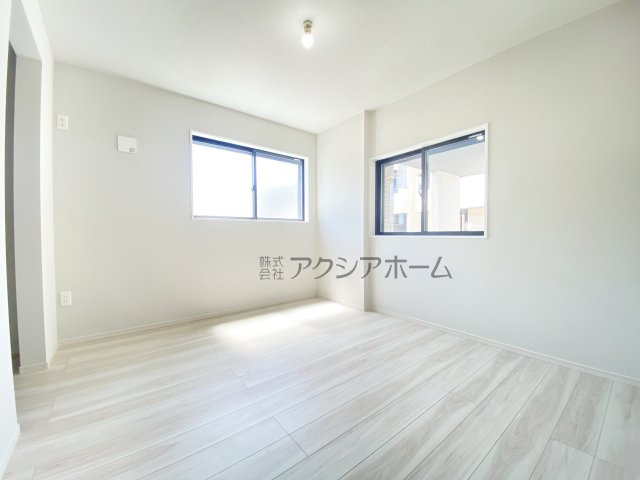 所沢市南住吉・全2棟　新築一戸建　2号棟　～3階建～の寝室|1階　洋室　7.1帖