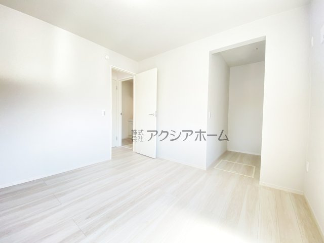 所沢市南住吉・全2棟　新築一戸建　2号棟　～3階建～の寝室|1階　洋室　7.1帖