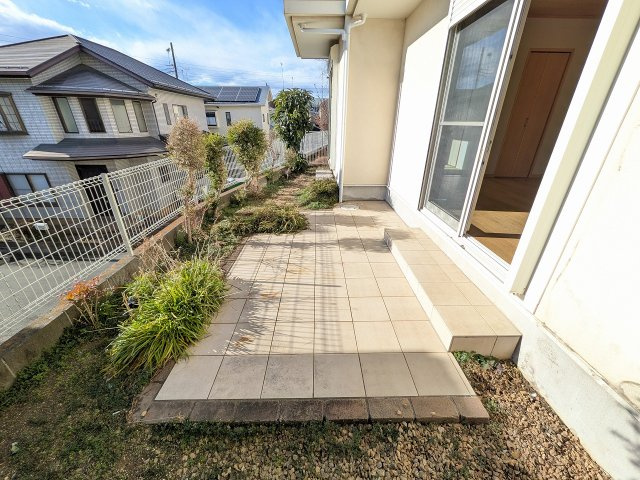 八王子市　中野町　中古戸建ての庭|～南側にはテラス付き　BBQも楽しめます～