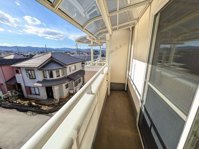 八王子市　中野町　中古戸建てのバルコニー|～南向きで陽当たりの良いバルコニー　洗濯物がよく乾きそうです～