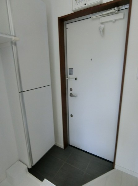 グランクオール中野新橋の玄関