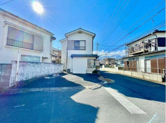 【中古】日高市高萩東中古住宅の前面道路含む現地写真|前面道路含む現地写真です