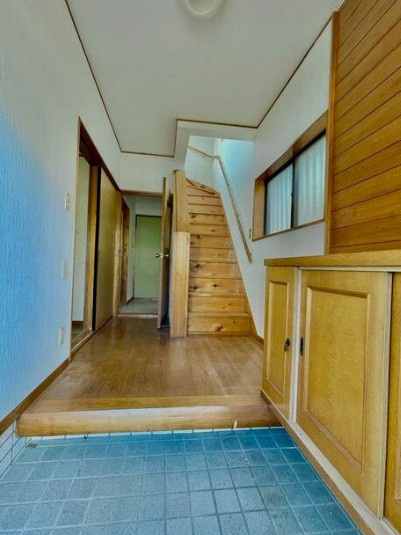 【中古】日高市高萩東中古住宅の玄関|明るい玄関ホールです☆
