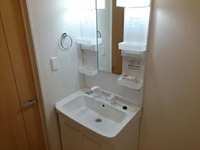 【洗面所】 | ラヴィーン（ＲＡＶＩＮＥ）Ⅰ | ゆったりとスペースのある洗面所