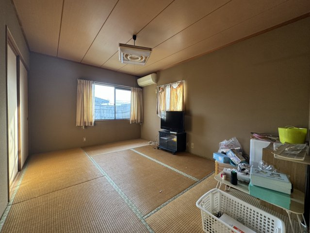 押し入れ充実×綺麗なお庭×軽量鉄骨造り　暮らしやすさ重視の5LDKの和室