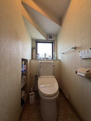 押し入れ充実×綺麗なお庭×軽量鉄骨造り　暮らしやすさ重視の5LDKのトイレ