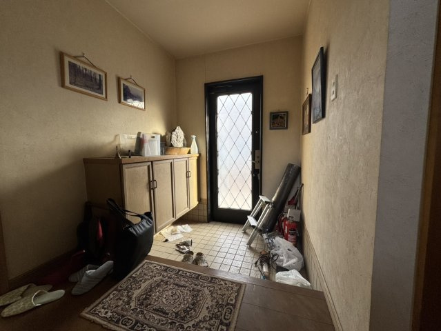 押し入れ充実×綺麗なお庭×軽量鉄骨造り　暮らしやすさ重視の5LDKの玄関